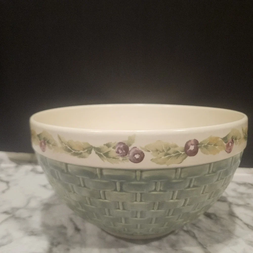 Pfaltzgraff Grapevine Stoneware Mixing Bowl‎ – Large, Basketweave Exterior
